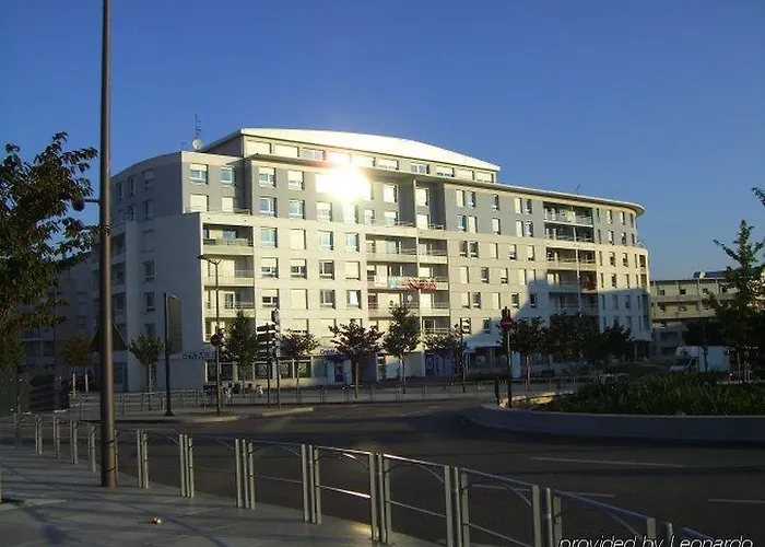 Апарт-отель Kosy - La Maison Des Chercheurs Вандёвр-ле-Нанси